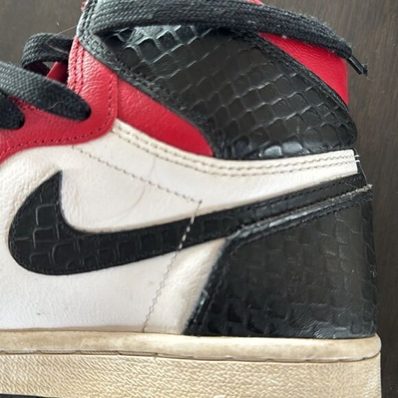 Nike Air Jordan’s, Womens 1 Retro High OG Satin Red, Size 6.5, like new! - Picture 9 of 10